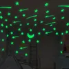 Pegatinas de pared Lluvia de meteoritos luminosos Calcomanías de estrellas Calcomanías para niños Habitaciones de bebés Decoración fluorescente colorida para el hogar