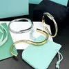 2023 Titanium Steel Bangle Designer Lock Armband Silver Rose Gold Armband för kvinnliga smycken med sammetväska