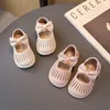 First Walkers Baby Simple Solid Color Children's Fashion Girls Moccasin schoenen Cut-out Bow Cute Princess Casual Baby First Walker Shoes 230314