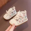 Första Walkers Baby Girls Casual Shoes Spädbarn Toddler Varm plysch icke-halkgummi Soft-Sole First Walker Boys Autumn/Winter Cute Leather Boots 230314