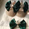 First Walkers Dollling Emerald Crown Baby Cirb Shoes Green Bow Hoofdband Set BEBE Naam Ballet 100 Day Ballerina Princess Girl First WA 230313