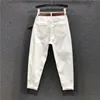 Kvinnors jeans vår mode kvinnor hög midja lösa vita jeans all-matchade casual elastiska denim bomull harembyxor s963 230314