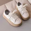 Flache Schuhe Mo Dou Kinder Casual 2023 Frühjahr Neue dicke Sohle Sportschuhe atmungsaktiv für Jungen und Mädchen koreanischer Stil rutschfest P230314