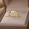 A-Z Inicial Letter Rings For Mull Homem Casal Casal Aço Antelhado Nome do Alfabeto Ring Jóias de Casamento de dedo de Casamento Anilos Mujer