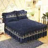 Sängkjol 3-stycken uppsättning av högkvalitativ präglad sammet sängkläder 1 romantisk och elegant korall sammet sängkläder inklusive 2 kuddväskor 230410