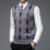 Men s Vests Autum Fashion Märke Argyle Pullover Sweater V Neck Knit Vest Diamond Trendy 6 Ull ärmlösa Casual Clothing 230313