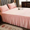 Jupe de lit hiver cristal velours lacé jupe de lit taie d'oreiller ensemble de literie couvre-lit doux pour lit couleur unie rose bande élastique jupes de lit 230314