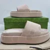 Sandaler tofflor Kvinnors designer Sandal Lady Slides Platform Wedge Rainbows Summer Slipper For Ladies Brands Black Pink Blue