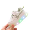 Premiers Marcheurs Bébé Led Lumières Chaussures Haute Qualité Filles Garçons Baskets À Fond Mou Sports Courir Excellent Premiers Marcheurs Infant Mignon Tout-Petits 230313