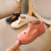 Sapatos chatos couro de bebê oco 2023 garotas de crianças da primavera genuíno de fundo macio genuíno