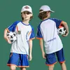 2023 Nyaste barn set Designer Tracksuis Outdoor Sports Basketball Suit Two Piece Set Boys Dreattable Jersey Football Set Athletic Wear