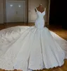 Vestido de noiva de sereia abiye de luxo 2023 Vestidos de noiva de decote em V com longa laca de renda de renda de Watteau com Watteau Dubai Casamento