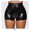 Shorts pour femmes Costumes de discothèque sexy Skinny court en cuir PU taille haute bouton solide noir été look mouillé A50 230314