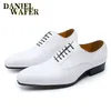 Scarpe Oxford da uomo di marca di lusso Bianco Nero Marrone Abito da uomo Scarpe da cerimonia da uomo da ufficio Scarpe stringate in pelle con punta a punta per uomo