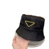 iyi tasarımcılar kova şapkası lüks şapka düz renkli mektup tasarım şapka üst düzey versiyon moda seyahat güneş şapka boş zaman bahçe yeni şapka dört mevsim fabrika mağazaları giyebilir