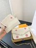 Bolsa Pochette de couro com relevo: bolsa elegante e versátil para mulheres - bolsa ideal para casamentos e festas (M80482/M82047)