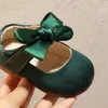 First Walkers 12-15.5cm Brand Infant Girls Green First Walkers Cute Bowtie Littler Girls Spring Autumn Pu Leather Shoes Solid Pure Flats Shoes 230314