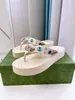 Pantoufles pour femmes de créateurs simples pantoufles pour jeunes chaussures moka adaptées au printemps, à l'été et à l'automne plage de l'hôtel 35-42