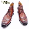 Brand de luxo masculino de couro genuíno masculino Moda Black Brown Detalhes da asa Detalhes de brogue Amarre -up Office Formal Basic Boots Men