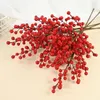 Flores decorativas 1/2pcs Flor artificial Berry vermelho simulou Holly Fruit Simulation Plants Decoração de modelo de sala de estar de natal