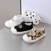 Zapatos 2022 primavera y otoño nuevos zapatos planos transpirables de moda para niños pequeños de escuela informales cómodos de lona para niños P230314