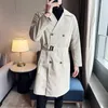 Trench da uomo Autunno e inverno 2023 Giacca casual britannica Doppio petto Risvolto semplice Cappotto da uomo di media lunghezza Nero solido