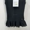 23SS Женский дизайнерский дизайнер Tee Vest Knits T Rooms Designer Tops с буквами кнопки Girl