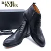 Brand de luxo masculino de couro genuíno masculino Moda Black Brown Detalhes da asa Detalhes de brogue Amarre -up Office Formal Basic Boots Men