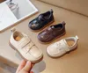 First Walkers Primavera y otoño Versión coreana de zapatos de cuero para niños Moda para bebés Zapatos para niños pequeños Niños Suela blanda Zapatos individuales sol 230314