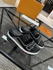 남성 디자이너 트레이너 노새 슬리퍼 2 스트랩 샌들 가죽 야외 캐주얼 슬리퍼 럭셔리 브랜드 가벼운 플립 플립 스카프 스카이 신발