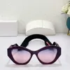 Lunettes de soleil de mode de créateurs de luxe 20 % de réduction sur l'œil de chat de P pris dans la rue. Les mêmes 07ys sont livrés avec des ceintures à lunettes