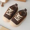First Walkers 14-19cm Brand Winter Sneakers voor Toddler Girls Boys Solid Khaki Brown Soft Zip Casual schoenen met warm fluweel voor 0-6 jaar kinderen 230314