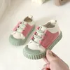 First Walkers 12.5-17cm merk Baby Spring First Walkers 0-6 jaar Kids Girls Kindergangen schoenen Patch Fashion Child Canvas Sneakers Shoe 230314