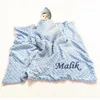 Dekens Swaddling Naam Gepersonaliseerde baby Fleece Deken Swaddle Geboren Crib Stroller Bed Warm Winterdeken Bedding Girl Boy Birthday Cadeau 230313