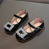 플랫 신발 소녀의 Mary Janes Spring Luxury Diamante Patent Leather Wedding Children Princess Soft Light 26-36 여름 신발을위한 여름 신발 P230314