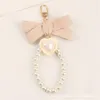 Nyckelringar Bow Pearl Heart Harts Car Key Chain Charm Pendant Keyring For Women Accessories Bag Mobiltelefonens headset Dekoration