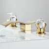 Rubinetti per lavabo da bagno Rubinetto per lavabo in ottone massiccio spazzolato oro Rubinetto per lavabo a cascata a 3 fori con doppia maniglia in cristallo Miscelatore per acqua fredda