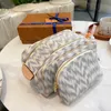 2 Parça kozmetik çantası Tasarımcı Makyaj Çantaları Tuvalet Çantası Kabartmalı Deri Debriyaj Çantalar Tasarımcılar Kadın Çanta Lüks Erkek V Yıkama Torbası