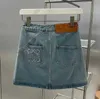 Spódnice Projektant 2023 Lato Nowy haftowany dżinsowy pół ciała spódnica z wysokim talią moda moda moda kodowate włosy K160 v6YN