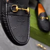 2023 Scarpe eleganti da uomo Business Designer Mocassini traspiranti casual Marca maschile Scarpe da guida per matrimoni da festa formale Taglia 38-44