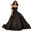 2023 Robe de mariée gothique noire Applique en dentelle perlée A-ligne longue Tulle Sequin Robes de mariée Décolleté en coeur Hors de l'épaule Robes de mariée vintage