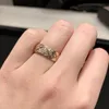 Projektanci luksusu pierścionka z pełnym diamentowym pierścionkiem zaręczynowym dla kobiet mody para biżuterii list podtrzymujący złoto i srebrny pierścień rombowy