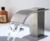 Rubinetti del lavandino del bagno Nave libera Nichel spazzolato Diffuso 3 fori Rubinetto a cascata quadrato Miscelatore Rubinetto montato su piattaforma