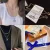 Collares de colgantes de lujo calientes Collar collar de oro Joyas de diseñador de diseñador Accesorios de cadena larga para mujeres Diseño de regalo de regalo Viajes Viajes