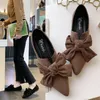 Sandali Scarpe piatte da donna di lusso Cover Heel Shallow Women Bow Flats Candy Color Slip On Ballet Ladies 2023