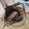 Borse a tracolla da donna all'ingrosso in fabbrica 7 colori eleganti lettere atmosferiche moda borsa a secchiello in pelle a contrasto borsa retrò cintura tendenza decorativa zaino 8135