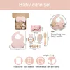 Keepsakes 1set Baby Care Products Silicone Bibbs pannband Baby Milestones Brush Rattle Armband POGRAPHY PROPS SET Birth Present Product 230314