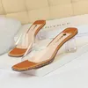 Kvalitets tofflor PVC High BigTree Transparent Jelly Shoes Fashion Sexig Peep Toe Womens Clear Crystal Square Heels Wedding Sandal 32900