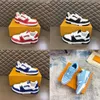 Designer Cowhide Men's Casual Shoes Nytt par TPU Outrole Bizshoes Letter Printing Embroidery Fashion Joker Personlighet Legal Imitation Coach Sneakers.