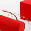 Occhiali da sole firmati di lusso di alta qualità Sconto del 20% sugli occhiali piatti con personalità di tendenza della moda in metallo rosso con gamba in legno e mezza montatura in rete